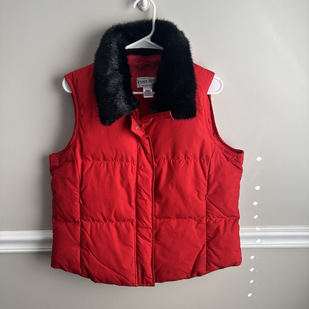 Pendleton Womens Red Quilted Down Puffer Vest L Faux Fur Collar Hipster Winter